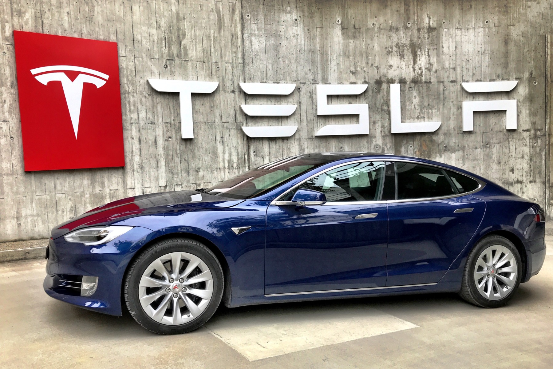 Tapis de sol Tesla Model Y en velours sur-mesure et personnalise