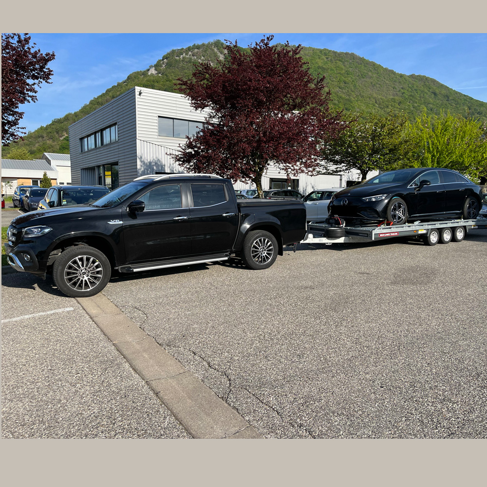 Transport de voiture de luxe par camion en France et en Europe